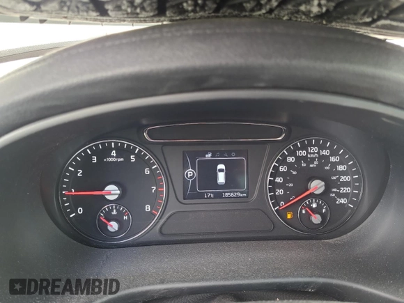 2016 Kia Sorento LX Turbo z VIN 5XYPGDA11GG055411, wystawiony jako Copart lot #61179755 z przebiegiem 185 629 mil mil oraz Czysty tytuł • Clean title. Historia ofert i sprzedaży dostępna na DreamBid. Obrazek 8.