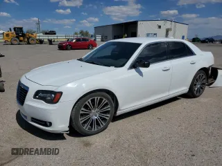2014 Chrysler 300 S z VIN 2C3CCABG3EH145321, wystawiony jako Copart lot #59512355 z przebiegiem 144 081 mil mil oraz Szkoda całkowita • Salvage title. Historia ofert i sprzedaży dostępna na DreamBid. Obrazek 1.