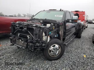 2015 GMC Sierra 3500HD Denali z VIN 1GT424E89FF547517, wystawiony jako Copart lot #88103615 z przebiegiem Nie podano mil oraz Szkoda całkowita • Salvage title. Historia ofert i sprzedaży dostępna na DreamBid. Obrazek 1.