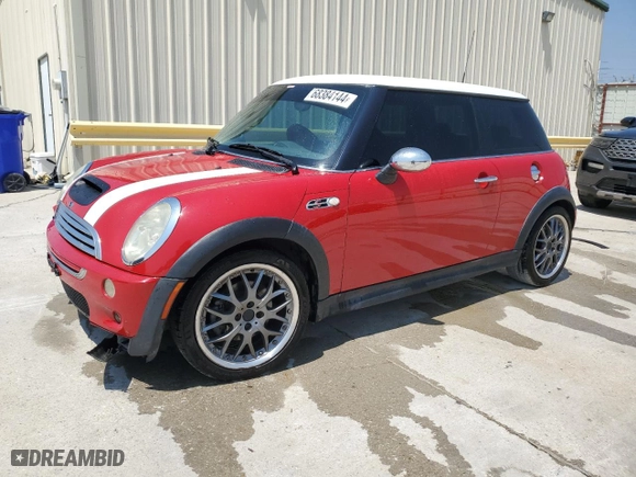 2004 MINI Cooper Hardtop S with VIN WMWRE334X4TD90182, listed as a Copart auction lot 68384144 with 148,783 mi miles and Salvage Title. Bid and sale history available at carsss.com. Image 1.