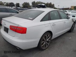 2013 Audi A6 Premium Plus z VIN WAUGFAFC2DN022494, wystawiony jako IAAI lot #42359948 z przebiegiem 65 511 mil mil oraz . Historia ofert i sprzedaży dostępna na DreamBid. Obrazek 4.