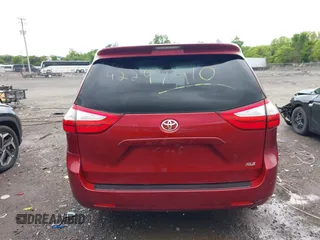 2015 Toyota Sienna XLE z VIN 5TDYK3DC9FS569714, wystawiony jako IAAI lot #42297410 z przebiegiem 114 802 mil mil oraz . Historia ofert i sprzedaży dostępna na DreamBid. Obrazek 17.