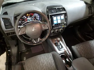 2023 Mitsubishi Outlander ES z VIN JA4ARUAU4PU013625, wystawiony jako Copart lot #52600135 z przebiegiem 33 660 mil mil oraz Szkoda całkowita • Salvage title. Historia ofert i sprzedaży dostępna na DreamBid. Obrazek 8.