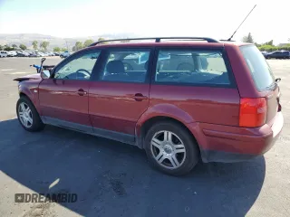 2001 Volkswagen Passat GLX z VIN WVWJH63B61E002904, wystawiony jako Copart lot #57347635 z przebiegiem 130 633 mil mil oraz Szkoda całkowita • Salvage title. Historia ofert i sprzedaży dostępna na DreamBid. Obrazek 2.