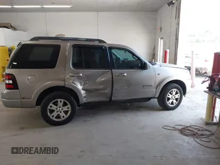 2008 Ford Explorer XLT z VIN 1FMEU73898UB09934, wystawiony jako IAAI lot #42560438 z przebiegiem 106 359 mil mil oraz . Historia ofert i sprzedaży dostępna na DreamBid. Obrazek 13.