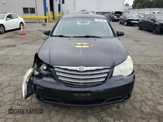 2010 Chrysler Sebring Limited z VIN 1C3CC5FB5AN172298, wystawiony jako Copart lot #52951805 z przebiegiem 146 996 mil mil oraz Szkoda całkowita • Salvage title. Historia ofert i sprzedaży dostępna na DreamBid. Obrazek 5.