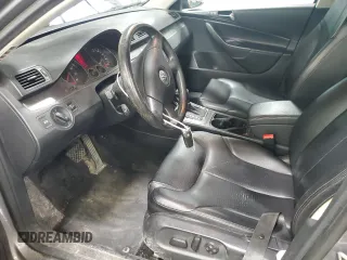 2008 Volkswagen Passat Turbo z VIN WVWJK73C08P045746, wystawiony jako Copart lot #52714265 z przebiegiem 202 420 mil mil oraz Szkoda całkowita • Salvage title. Historia ofert i sprzedaży dostępna na DreamBid. Obrazek 7.