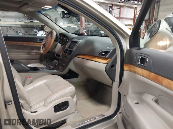 2010 Lincoln MKT with VIN 2LMHJ5AR0ABJ20455, listed as a IAAI auction lot 41460072 with 298,026 mi miles. Bid and sale history available at carsss.com. Image 5.