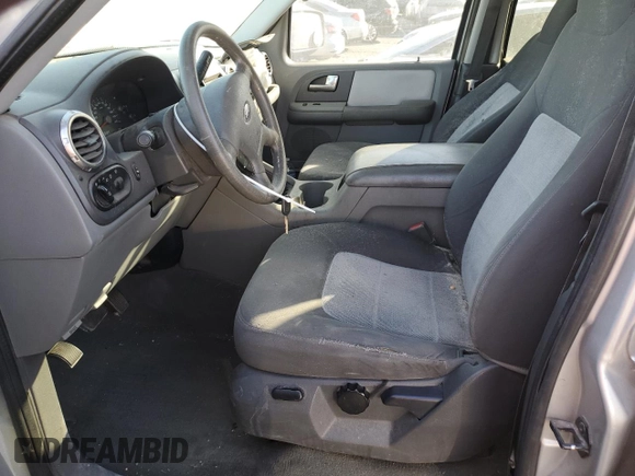 2004 Ford Expedition Special Service with VIN 1FMPU15L94LB28586, listed as a Copart auction lot 44272375 with 194,853 mi miles and Salvage Title. Bid and sale history available at carsss.com. Image 7.