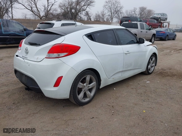 2014 Hyundai Veloster with VIN KMHTC6AD6EU211479, listed as a IAAI auction lot 41196275 with 132,337 mi miles. Bid and sale history available at carsss.com. Image 4.