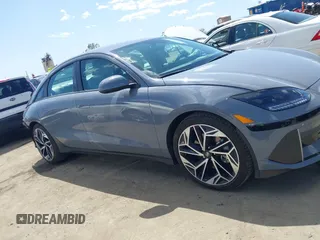 2023 Hyundai Ioniq 6 SEL z VIN KMHM34AA5PA033700, wystawiony jako IAAI lot #41954862 z przebiegiem 16 304 mil mil oraz . Historia ofert i sprzedaży dostępna na DreamBid. Obrazek 14.