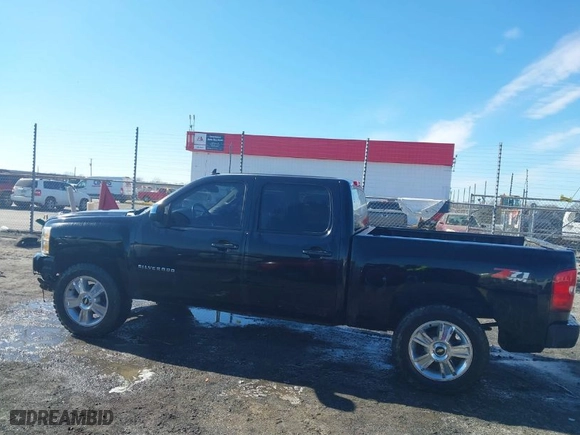 2011 Chevrolet Silverado 1500 LTZ with VIN 3GCPKTE30BG208827, listed as a IAAI auction lot 41364105 with 277,142 mi miles. Bid and sale history available at carsss.com. Image 14.