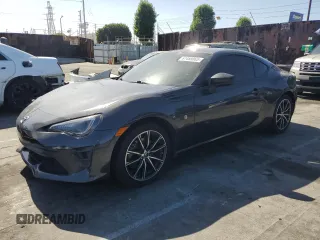 2017 Toyota 86 z VIN JF1ZNAA12H9706518, wystawiony jako Copart lot #61459065 z przebiegiem 72 302 mil mil oraz Szkoda całkowita • Salvage title. Historia ofert i sprzedaży dostępna na DreamBid. Obrazek 1.