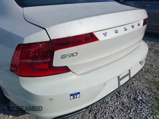 2018 Volvo S90 Momentum z VIN LVY992MK6JP031811, wystawiony jako IAAI lot #42301680 z przebiegiem Nie podano mil oraz . Historia ofert i sprzedaży dostępna na DreamBid. Obrazek 17.