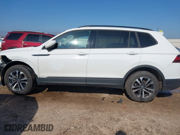 2023 Volkswagen Tiguan S z VIN 3VVRB7AX7PM076426, wystawiony jako IAAI lot #41453269 z przebiegiem 63 478 mil mil oraz . Historia ofert i sprzedaży dostępna na DreamBid. Obrazek 15.