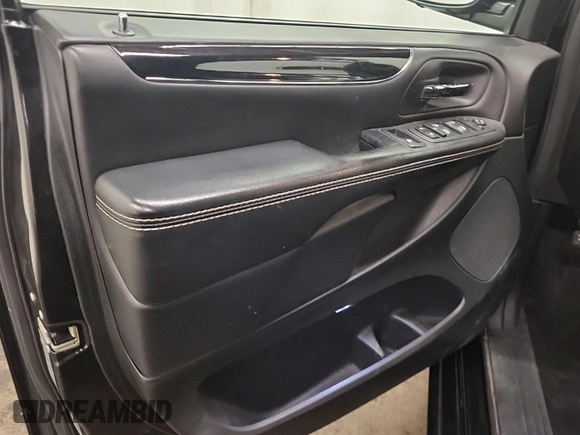 2019 Dodge Grand Caravan SE with VIN 2C4RDGBG6KR676220, listed as a IAAI auction lot 42132368 with 87,685 mi miles and . Bid and sale history available at DreamBid. Image 1.