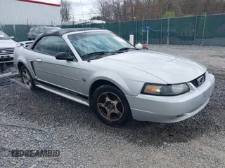 2004 Ford Mustang Deluxe z VIN 1FAFP44484F122995, wystawiony jako IAAI lot #42045072 z przebiegiem 132 062 mil mil oraz . Historia ofert i sprzedaży dostępna na DreamBid. Obrazek 1.