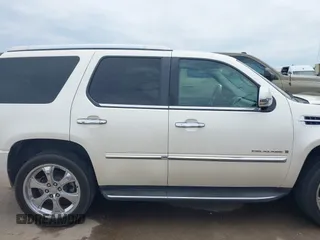 2009 Cadillac Escalade z VIN 1GYFK132X9R248668, wystawiony jako IAAI lot #42387096 z przebiegiem 164 464 mil mil oraz . Historia ofert i sprzedaży dostępna na DreamBid. Obrazek 13.