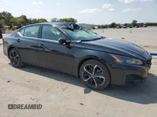 2024 Nissan Altima SR z VIN 1N4BL4CV0RN418238, wystawiony jako Copart lot #70917854 z przebiegiem 10 936 mil mil oraz Szkoda całkowita • Salvage title. Historia ofert i sprzedaży dostępna na DreamBid. Obrazek 4.