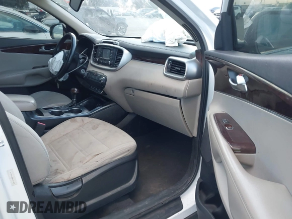 2016 Kia Sorento LX with VIN 5XYPG4A38GG075284, listed as a IAAI auction lot 41233974 with 126,044 mi miles. Bid and sale history available at carsss.com. Image 5.