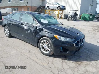 2020 Ford Fusion SE with VIN 3FA6P0HD8LR231106, listed as a IAAI auction lot 41755846 with 34,677 mi miles. Bid and sale history available at carsss.com. Image 1.