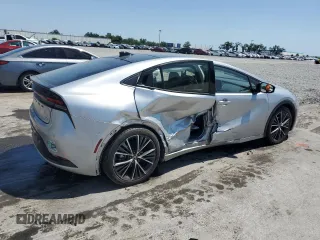 2023 Toyota Prius LE z VIN JTDACAAU8P3008794, wystawiony jako Copart lot #52682695 z przebiegiem 28 912 mil mil oraz Szkoda całkowita • Salvage title. Historia ofert i sprzedaży dostępna na DreamBid. Obrazek 3.