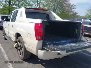 2004 Cadillac Escalade EXT z VIN 3GYEK62N34G304883, wystawiony jako IAAI lot #42149493 z przebiegiem 177 911 mil mil oraz . Historia ofert i sprzedaży dostępna na DreamBid. Obrazek 3.