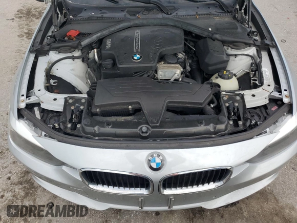 2014 BMW 3 Series 320i z VIN WBA3B1C51EP680412, wystawiony jako Copart lot #63587815 z przebiegiem 88 097 mil mil oraz Czysty tytuł • Clean title. Historia ofert i sprzedaży dostępna na DreamBid. Obrazek 11.