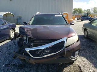 2012 Kia Sorento EX z VIN 5XYKU4A25CG198223, wystawiony jako Copart lot #55207625 z przebiegiem 75 146 mil mil oraz Szkoda całkowita • Salvage title. Historia ofert i sprzedaży dostępna na DreamBid. Obrazek 5.