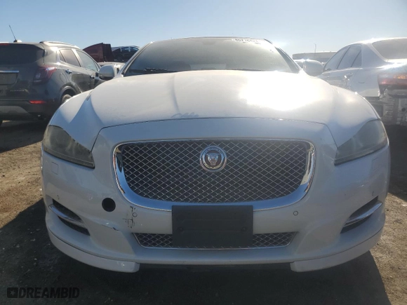 2015 Jaguar XJ with VIN SAJWA1CZ9F8V84689, listed as a Copart auction lot 86216424 with 72,172 mi miles and Clean Title. Bid and sale history available at carsss.com. Image 5.