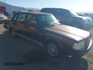 1993 Volvo 240 z VIN YV1AS8801P1490142, wystawiony jako IAAI lot #42125952 z przebiegiem 90 894 mil mil oraz . Historia ofert i sprzedaży dostępna na DreamBid. Obrazek 1.