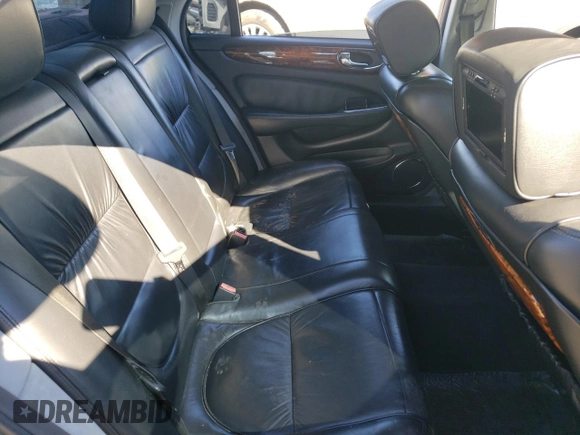 2005 Jaguar XJ Vanden Plas z VIN SAJWA82C65SG42753, wystawiony jako Copart lot #73792534 z przebiegiem 141 936 mil mil oraz Szkoda całkowita • Salvage title. Historia ofert i sprzedaży dostępna na DreamBid. Obrazek 10.