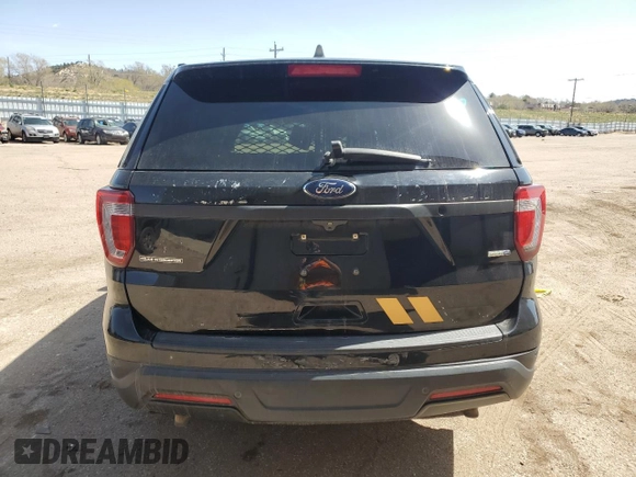 2018 Ford Police Interceptor Utility z VIN 1FM5K8AR5JGC56053, wystawiony jako Copart lot #52163585 z przebiegiem 95 421 mil mil oraz Nie do naprawy. Historia ofert i sprzedaży dostępna na DreamBid. Obrazek 6.