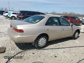 1998 Toyota Camry LE z VIN 4T1BG22K0WU858838, wystawiony jako Copart lot #53525565 z przebiegiem 133 777 mil mil oraz Czysty tytuł • Clean title. Historia ofert i sprzedaży dostępna na DreamBid. Obrazek 3.