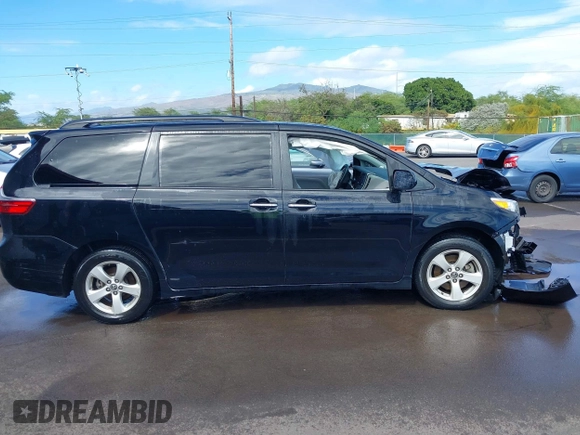 2020 Toyota Sienna LE Auto Access Seat with VIN 5TDKZ3DC0LS034445, listed as a IAAI auction lot 41445270 with 37,881 mi miles. Bid and sale history available at carsss.com. Image 14.