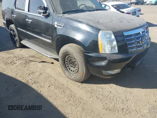 2007 Cadillac Escalade with VIN 1GYFK63837R285897, listed as a IAAI auction lot 40782775 with 130,746 mi miles. Bid and sale history available at carsss.com. Image 1.
