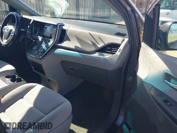 2016 Toyota Sienna LE AAS with VIN 5TDKK3DC3GS765784, listed as a IAAI auction lot 41759100 with 119,218 mi miles. Bid and sale history available at carsss.com. Image 5.