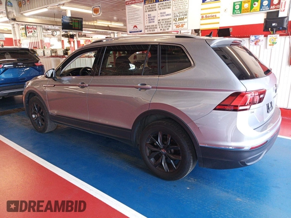 2024 Volkswagen Tiguan SE z VIN 3VV3B7AX7RM105271, wystawiony jako IAAI lot #42752403 z przebiegiem 27 050 mil mil oraz . Historia ofert i sprzedaży dostępna na DreamBid. Obrazek 21.