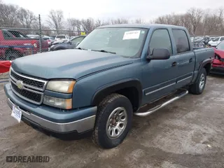 2006 Chevrolet Silverado 1500 LS with VIN 2GCEK13VX61224130, listed as a IAAI auction lot 41495787 with 250,919 mi miles. Bid and sale history available at carsss.com. Image 2.