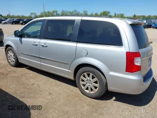 2011 Chrysler Town & Country Touring L z VIN 2A4RR8DG6BR704208, wystawiony jako IAAI lot #42226467 z przebiegiem 106 053 mil mil oraz . Historia ofert i sprzedaży dostępna na DreamBid. Obrazek 3.