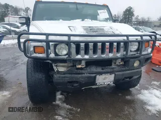 2007 Hummer H2 SUV z VIN 5GRGN23U07H111605, wystawiony jako IAAI lot #41575213 z przebiegiem 179 618 mil mil oraz . Historia ofert i sprzedaży dostępna na DreamBid. Obrazek 6.
