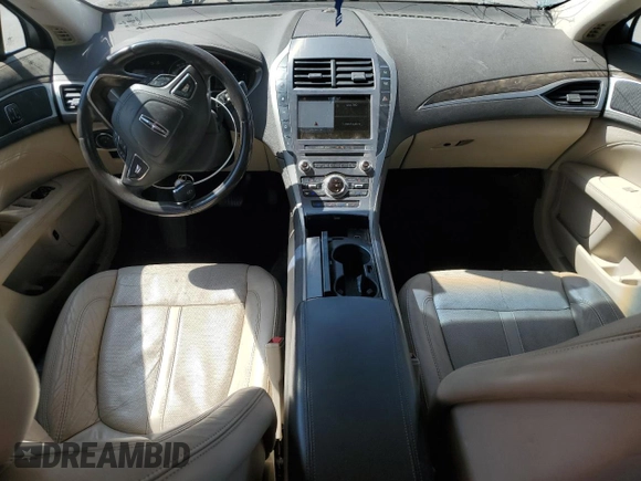 2017 Lincoln MKZ Hybrid Reserve z VIN 3LN6L5MU7HR609878, wystawiony jako Copart lot #55265635 z przebiegiem 81 431 mil mil oraz Szkoda całkowita • Salvage title. Historia ofert i sprzedaży dostępna na DreamBid. Obrazek 8.