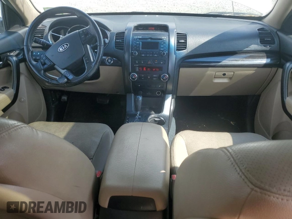 2011 Kia Sorento EX z VIN 5XYKUDA22BG062985, wystawiony jako Copart lot #56215815 z przebiegiem 118 109 mil mil oraz Czysty tytuł • Clean title. Historia ofert i sprzedaży dostępna na DreamBid. Obrazek 8.