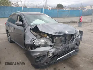 2020 Nissan Pathfinder SL z VIN 5N1DR2CM4LC594656, wystawiony jako IAAI lot #41906798 z przebiegiem 132 429 mil mil oraz . Historia ofert i sprzedaży dostępna na DreamBid. Obrazek 1.