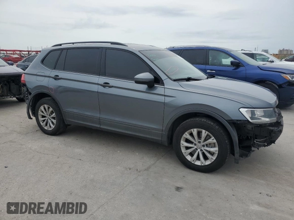 2020 Volkswagen Tiguan S z VIN 3VV1B7AX1LM152875, wystawiony jako Copart lot #62441255 z przebiegiem 107 304 mil mil oraz Szkoda całkowita • Salvage title. Historia ofert i sprzedaży dostępna na DreamBid. Obrazek 4.