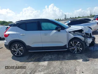 2022 Volvo XC40 R-Design z VIN YV4AC2HM9N2771189, wystawiony jako IAAI lot #41923125 z przebiegiem 24 125 mil mil oraz . Historia ofert i sprzedaży dostępna na DreamBid. Obrazek 14.
