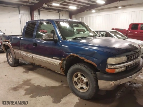2000 Chevrolet Silverado 1500 LS with VIN 2GCEK19T0Y1274947, listed as a IAAI auction lot 42042066 with 200,262 mi miles. Bid and sale history available at carsss.com. Image 1.