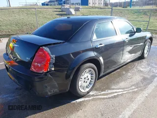 2007 Chrysler 300 with VIN 2C3KA43R87H691098, listed as a IAAI auction lot 41807592 with 99,208 mi miles. Bid and sale history available at carsss.com. Image 4.