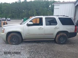 2010 Chevrolet Tahoe LT z VIN 1GNMCBE39AR148868, wystawiony jako IAAI lot #42378981 z przebiegiem 206 233 mil mil oraz . Historia ofert i sprzedaży dostępna na DreamBid. Obrazek 14.