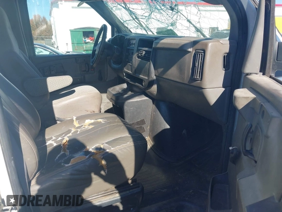 2005 Chevrolet Express Cargo with VIN 1GCFG15X351206710, listed as a IAAI auction lot 40946502 with 242,421 mi miles and . Bid and sale history available at DreamBid. Image 5.